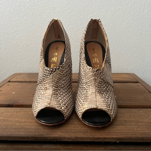 L.A.M.B heels Size 8M - Picture 5 of 5